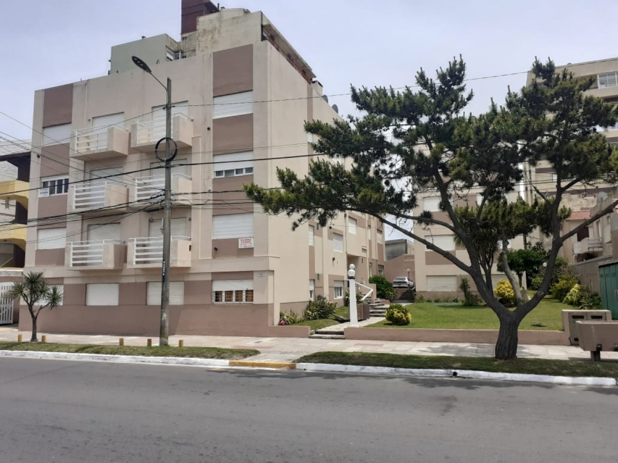 DEPTO 3 AMB FRENTE AL MAR CON ESTACIONAMIENTO 