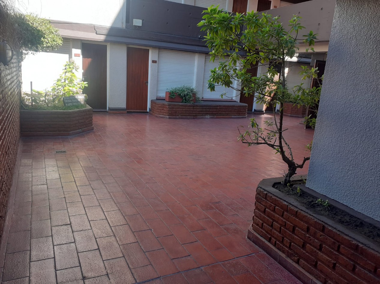 Venta Depto 2 Amb Con Balcon Al Frente Y Cochera Cubierta