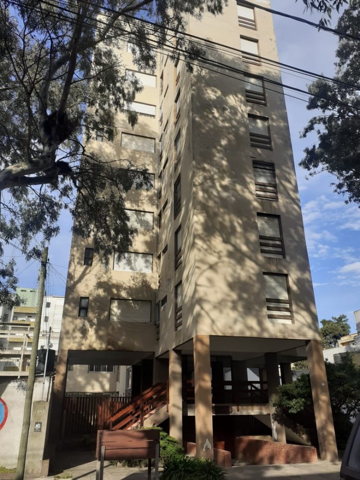 Venta Amplio Depto 3 Amb En Zona Residencial