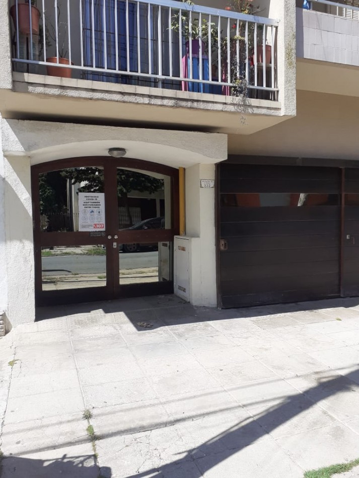 Venta 2 Amb Con Cochera Y Gas Natural