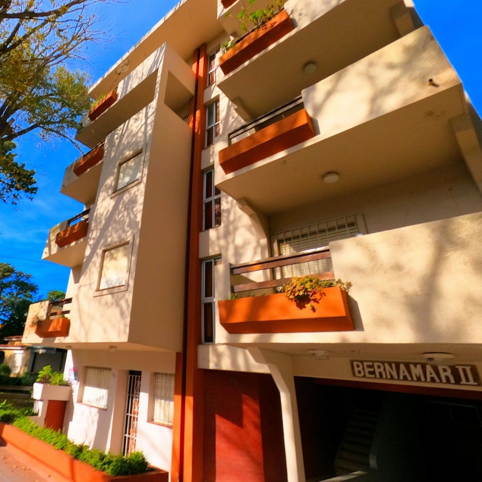 Venta 2 Amb Con Cochera Cubierta Patio Y Parrilla