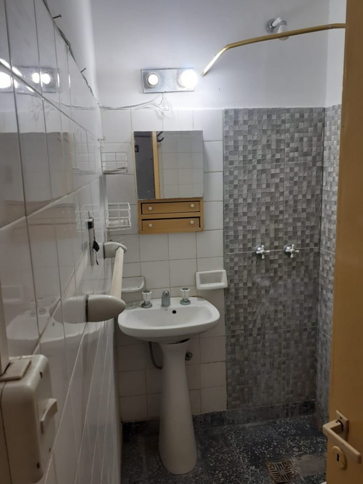 Venta Complejo (4 Unidades) Con Gas Natural Y Espacio Vehicular