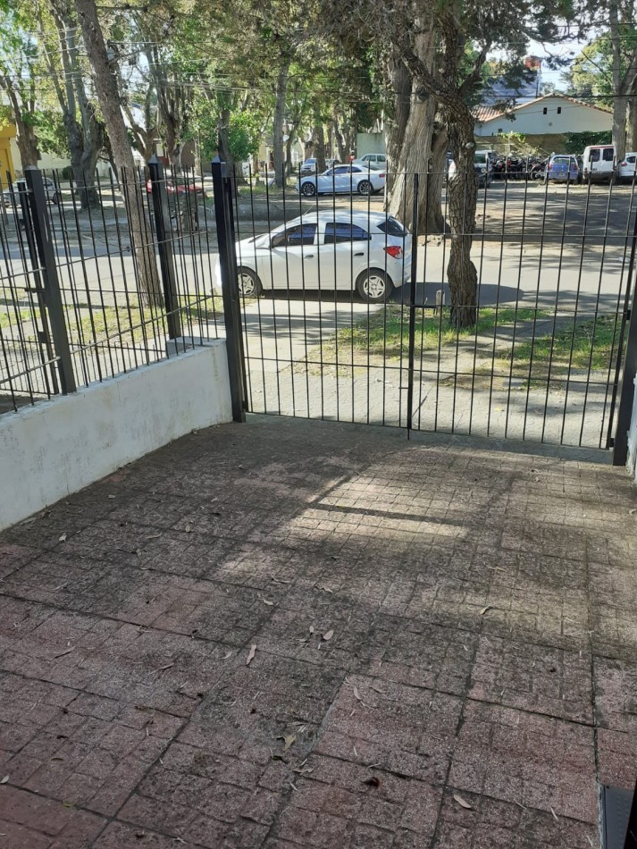 Venta Impecable Duplex Con Patio Y Espacio Vehicular