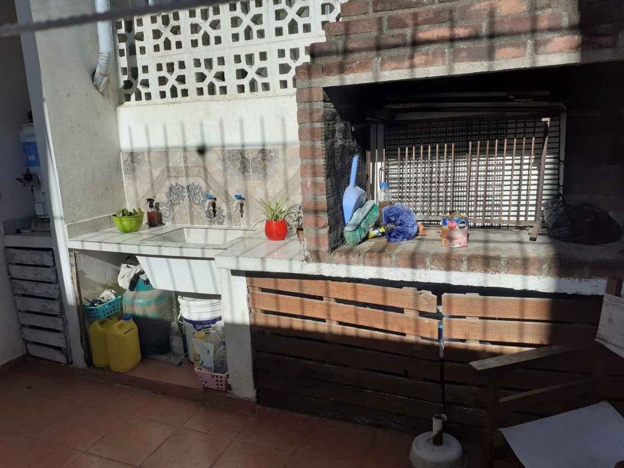 Venta Impecable Duplex Con Patio Y Espacio Vehicular