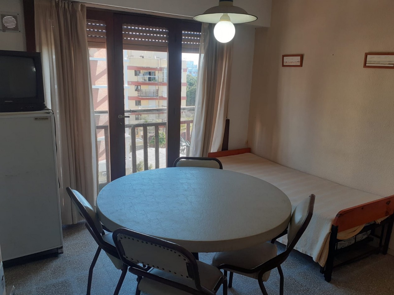 ALQ. TEMP DEPTO 2 AMB EN PLENO CENTRO A 1 CUADRA DEL MAR