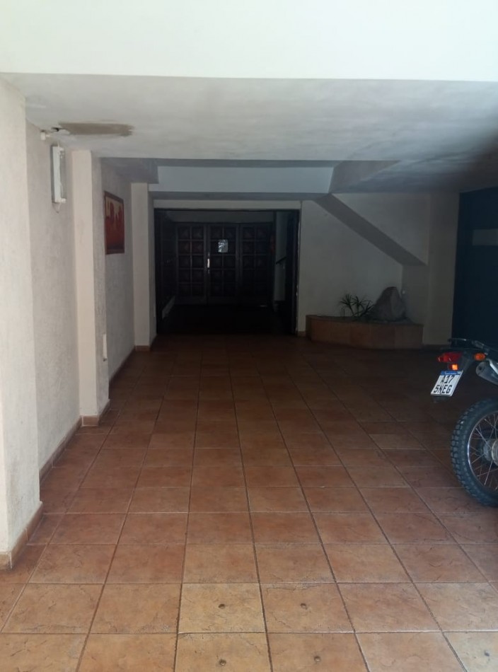ALQ. ANUAL 1 amb con espacio vehicular