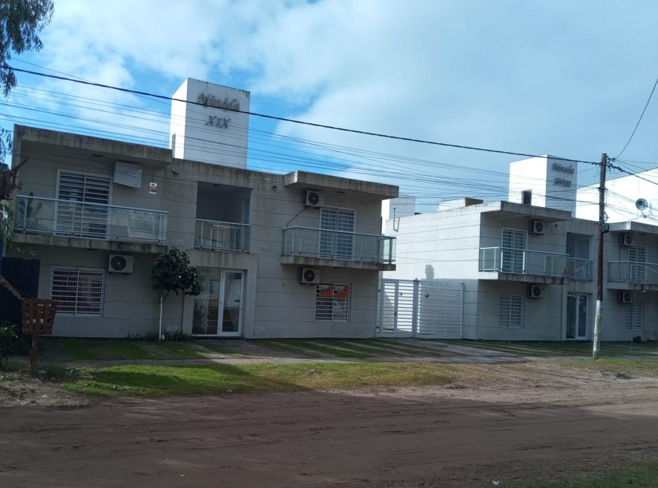 Dpto 2 amb en planta Baja con espacio vehicular (en complejo)