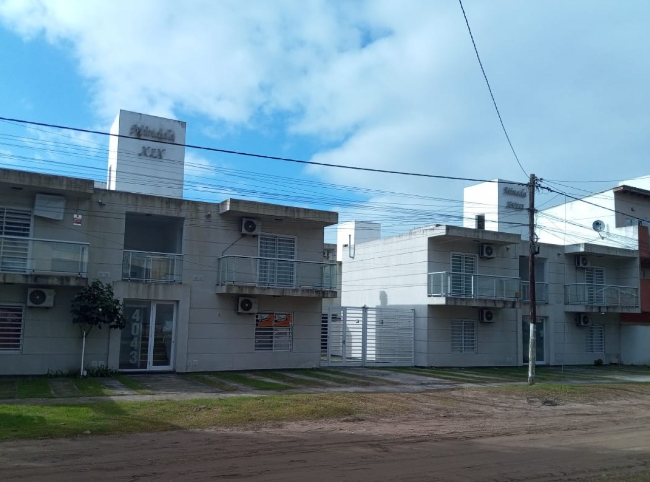 Dpto 2 amb en planta Baja con espacio vehicular (en complejo)