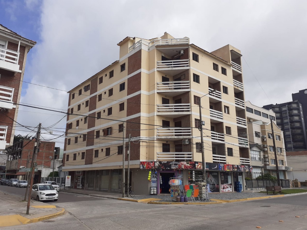 Venta lindo 2 1/2 amb con balcon a la calle