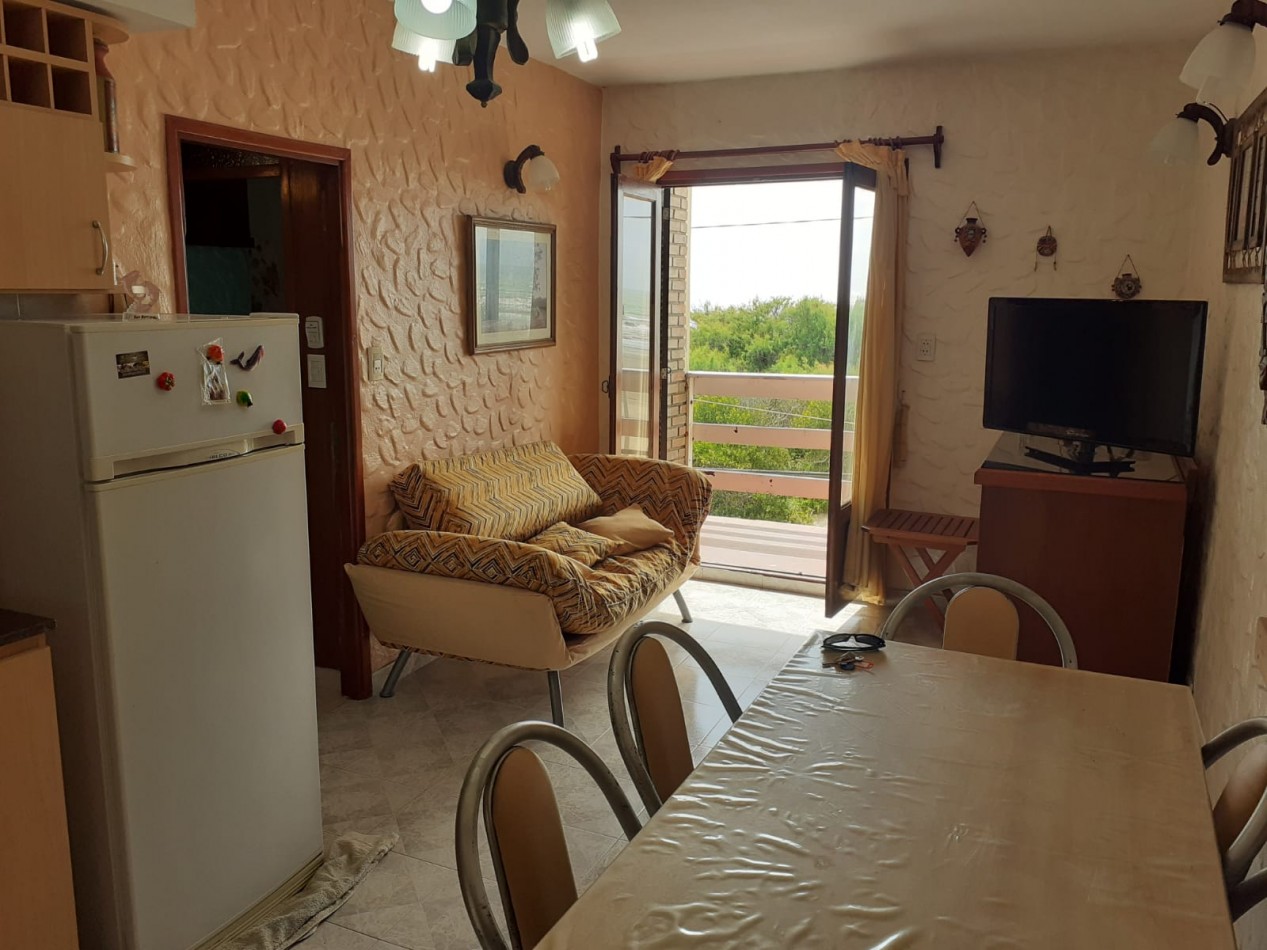 Venta lindo 2 1/2 amb con balcon a la calle