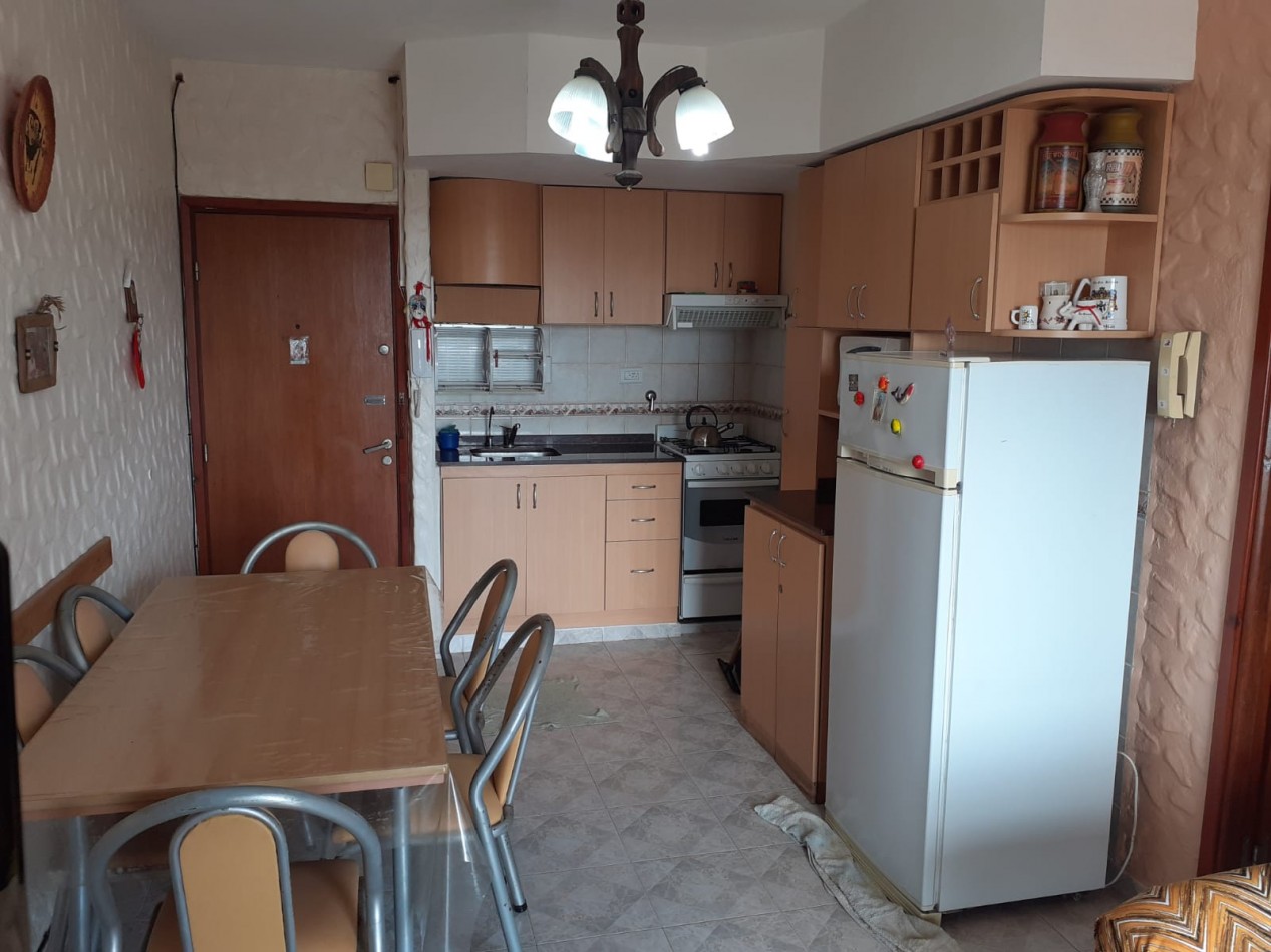 Venta lindo 2 1/2 amb con balcon a la calle