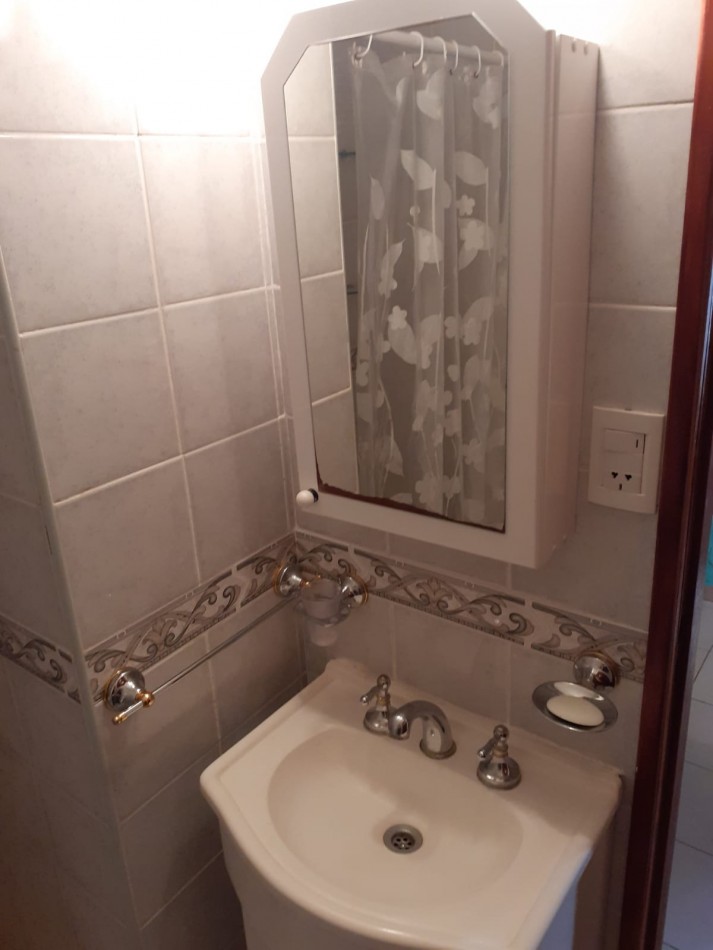 Venta lindo 2 1/2 amb con balcon a la calle