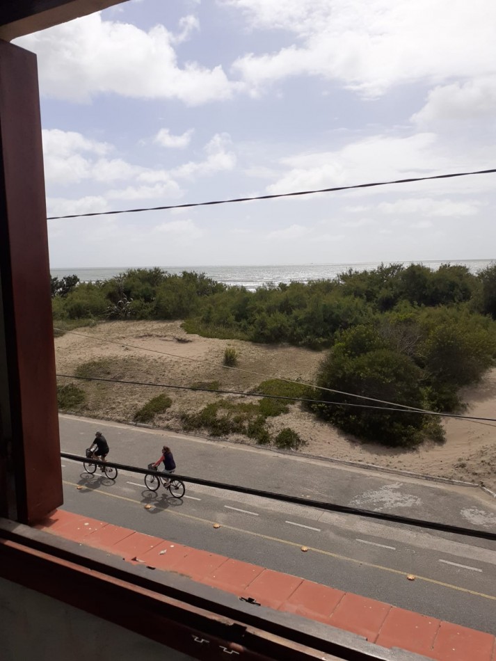 Venta lindo 2 1/2 amb con balcon a la calle