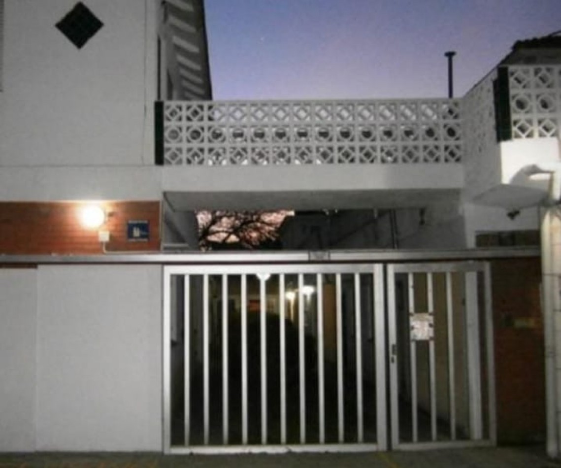 VENDE Dpto 2 en planta baja con GAS NATURAL, PATIO y ESPACIO VEHICULAR
