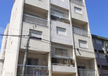 Venta 2 Amb Con Cochera Y Gas Natural