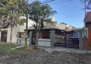 Venta Complejo (4 Unidades) Con Gas Natural Y Espacio Vehicular