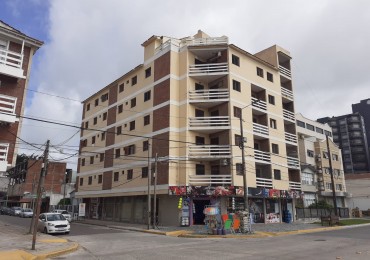 Venta lindo 2 1/2 amb con balcon a la calle